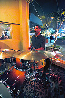 Douglas swingin'at Scalo.